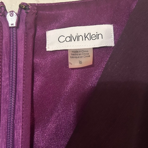 Calvin Klein - Picture 3 of 3